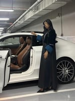 عباية مخمل أسود مع تفتة اسود مع اكمام تركواز وكلفة