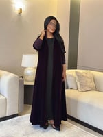 عباية مخمل بنفسجي غامق مع أكمام سترتش نص كلوش