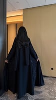 عباية كريب اسود مع قماش مشغول لولو وورد وشك مع شال...