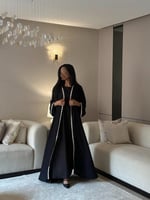 عباية بلاك بيري أسود مع كلفة ورد ملون نص كلوش