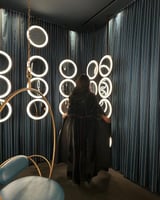 عباية مخمل أسود مع مخمل عنابي