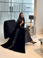 عباية مخمل مع دانتيل مشغول