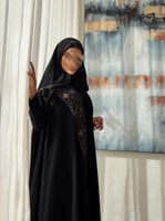 عباية كريب أسود مع شك وتطرير هندي تربل كلوش