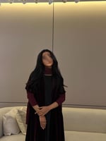 عباية مخمل عنابي غامق مع أكمام سترتش نص كلوش