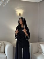 عباية بلاك بيري أسود مع كلفة ورد ملون نص كلوش