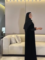 عباية مخمل اسود مع أكمام سترتش نص كلوش