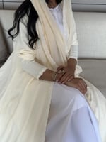 عباية كريب امريكي أصفر فاتح مع كلفة ورد ابيض