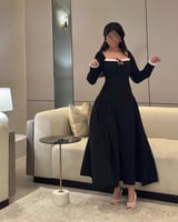 فستان اسود كريب مع كلفة لولو ابيض