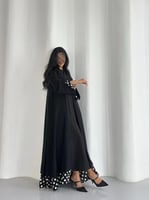 عباية بلاك بيري اسود مع كريب منقط ابيض كلوش