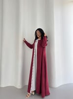 ‎عباية صوف عنابي مع كلفة ورد ابيض كلوش