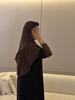 عباية مخمل بني غامق مع أكمام سترتش نص كلوش