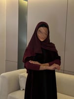 عباية مخمل عنابي غامق مع أكمام سترتش نص كلوش