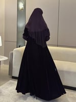 عباية مخمل بنفسجي غامق مع أكمام سترتش نص كلوش