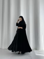 عباية مخمل اسود مع دانتيل طبقات