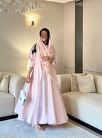 ‎عباية كريب وردي فاتح (بيبي بينك) دبل كلوش