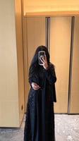 عباية كريب اسود مع قماش مشغول لولو وورد وشك مع شال...