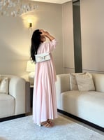 ‎عباية كريب وردي فاتح (بيبي بينك) دبل كلوش