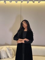 عباية مخمل اسود مع أكمام سترتش نص كلوش