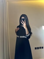 عباية كريب واقف مع ياقة وكلفة ورد مع لولو