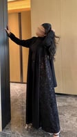 عباية كريب اسود مع قماش مشغول لولو وورد وشك مع شال...