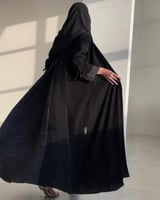 عباية كريب ملكي مع كريب مشجر اسود