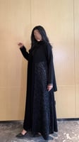 عباية كريب اسود مع قماش مشغول لولو وورد وشك مع شال...