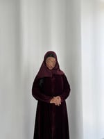 عباية مخمل عنابي غامق سادة مع فستان مخمل مقل )