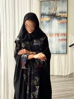 عباية سيراميك اسود مع تطريز هندي القصة بشت