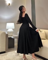 فستان اسود كريب مع كلفة لولو ابيض