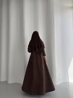 ‎ عباية بليزر شامواه بني مع كلفة بني غامق نص كلوش