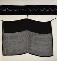 برقع التأسيس اسود مع ذهبي