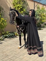 عباية كتان أسود مع تطريز