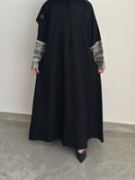 عبايه نص كلوش قماش كريب الاناقه و هندي تطريز على ا...