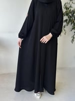 عباية عملية مسكرة بالكامل مع طقطق من الصدر و طرحة