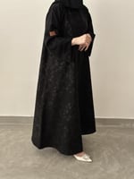 عباية كتان مطبوع بطقطق و اكمام كريب الاناقة مع طرح...