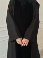 عبايه شتويه نص كلوش مخمل و ركامه عندي مع طرحه