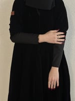 عبايه نص كلوش طقطق مخمل كامل اكمام ستريتش مع طرحه