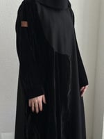 عباه شتويه قماش كريب الاناقه و مخمل مكسر مع طرحه ن...