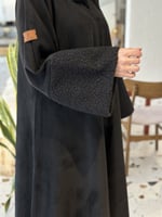 عباية شتوية شمواه سوداء نص كلوش بنظام طقطق وفرو