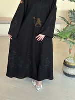 عباية نص كلوش بتطريز اسود مع طرحة - كريب الاناقة