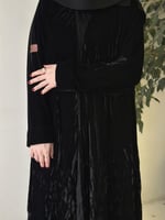 عبايه كلوش طقطق مع طرحه قماش مخمل مكسر