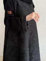 عبايه كلوش قماش جاكارا واقف طقطق كامل كم قلاب مع ط...