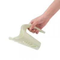 سكوب لتنظيف رمل القطط بألوان مختلفة