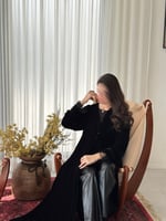 عباية مخمل مع دانتيل أسود