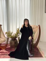عباية مخمل مع دانتيل أسود