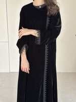 عباية شتوية أنيقة مع كلفة
