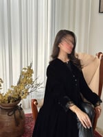 عباية مخمل مع دانتيل أسود