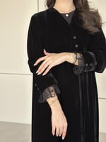 عباية مخمل مع دانتيل أسود
