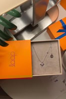 سلسال مع حلق فضي من لويس فتون