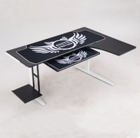 طاولة قيمنق زاوية لون أبيض ماوس ابيض